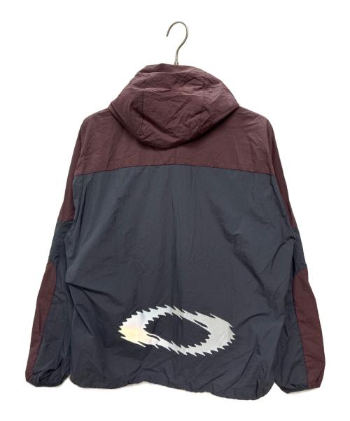 OAKLEY（オークリー）OAKLEY (オークリー) Icon S O-Light Dry Jacket 1.0 グレー×バーガンディ サイズ:JPN M 未使用品の古着・服飾アイテム