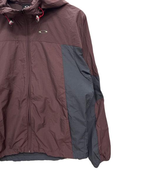 OAKLEY（オークリー）OAKLEY (オークリー) Icon S O-Light Dry Jacket 1.0 グレー×バーガンディ サイズ:JPN M 未使用品の古着・服飾アイテム