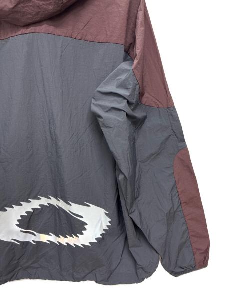 OAKLEY（オークリー）OAKLEY (オークリー) Icon S O-Light Dry Jacket 1.0 グレー×バーガンディ サイズ:JPN M 未使用品の古着・服飾アイテム