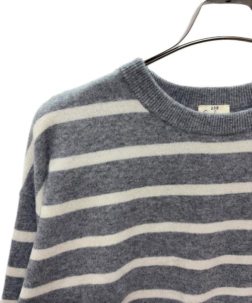 23区（ニジュウサンク）23区 (ニジュウサンク) カシミヤニット グレー×ホワイト サイズ:SIZE 46の古着・服飾アイテム