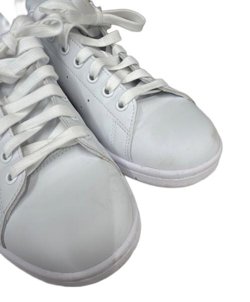 adidas（アディダス）adidas (アディダス) スニーカー ホワイト サイズ:26.5の古着・服飾アイテム