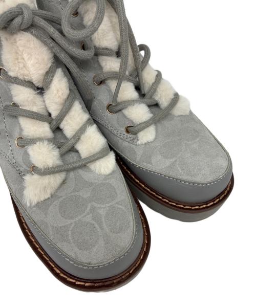 COACH（コーチ）COACH (コーチ) IMANI SUEDE BOOT シグネチャー ムートン レースアップブーツ グレー サイズ:EUR 35.5の古着・服飾アイテム