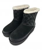 COACHコーチ）の古着「INDI SUEDE BOOTIE シグネチャー ムートンショートブーツ」｜ブラック