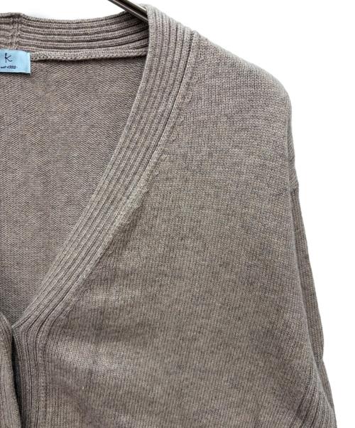 KUMIKYOKU（クミキョク）KUMIKYOKU (クミキョク) パールボタンカーディガン ベージュ サイズ:6の古着・服飾アイテム