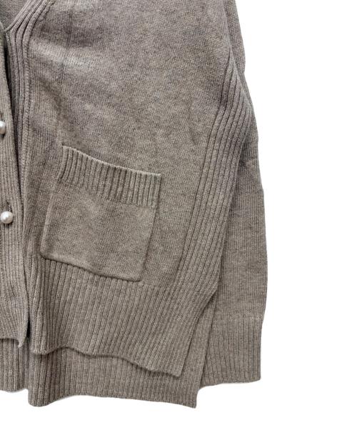 KUMIKYOKU（クミキョク）KUMIKYOKU (クミキョク) パールボタンカーディガン ベージュ サイズ:6の古着・服飾アイテム