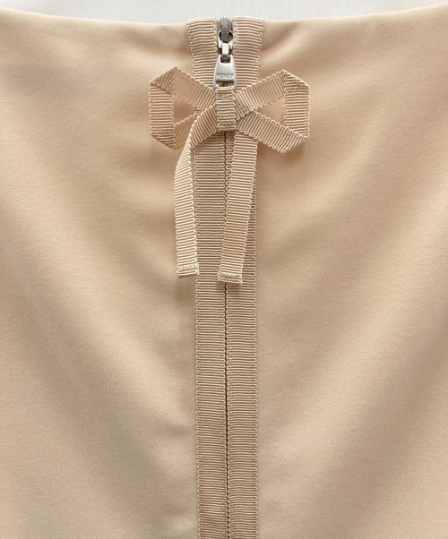 FOXEY NEWYORK（フォクシーニューヨーク）FOXEY NEWYORK (フォクシーニューヨーク) ノースリーブワンピース ベージュ サイズ:Mの古着・服飾アイテム