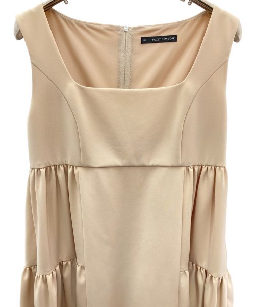 FOXEY NEWYORK（フォクシーニューヨーク）FOXEY NEWYORK (フォクシーニューヨーク) ノースリーブワンピース ベージュ サイズ:Mの古着・服飾アイテム