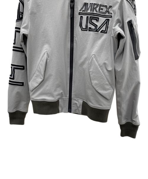 AVIREX（アヴィレックス）AVIREX (アヴィレックス) ストレッチソフトシェルMA-1ジャケット ライトグレー サイズ:Mの古着・服飾アイテム