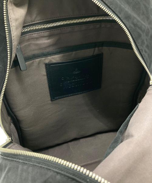 Vivienne Westwood（ヴィヴィアンウエストウッド）Vivienne Westwood (ヴィヴィアンウエストウッド) ラインORBエンボスリュック ブラックの古着・服飾アイテム
