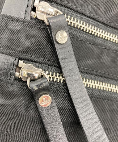 Vivienne Westwood（ヴィヴィアンウエストウッド）Vivienne Westwood (ヴィヴィアンウエストウッド) ラインORBエンボスリュック ブラックの古着・服飾アイテム
