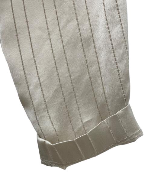 Adam et Rope（アダム エ ロペ）Adam et Rope (アダム エ ロペ) サテンテーパードパンツ ベージュ サイズ:Free 未使用品の古着・服飾アイテム