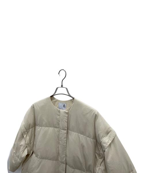 AYA KANEKO（アヤカネコ）AYA KANEKO (カネコ アヤ) emmi (エミ) ダウンジャケット ベージュの古着・服飾アイテム
