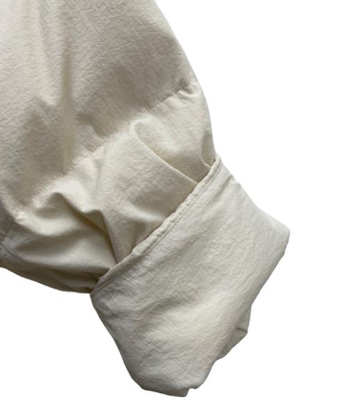 AYA KANEKO（アヤカネコ）AYA KANEKO (カネコ アヤ) emmi (エミ) ダウンジャケット ベージュの古着・服飾アイテム