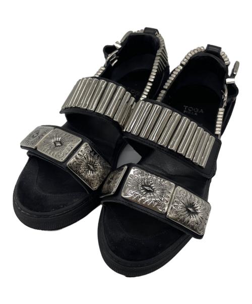 TOGA PULLA（トーガ プルラ）TOGA PULLA (トーガ プルラ) サンダル ブラック×シルバー サイズ:36の古着・服飾アイテム