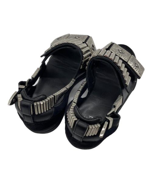 TOGA PULLA（トーガ プルラ）TOGA PULLA (トーガ プルラ) サンダル ブラック×シルバー サイズ:36の古着・服飾アイテム