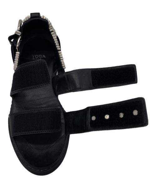 TOGA PULLA（トーガ プルラ）TOGA PULLA (トーガ プルラ) サンダル ブラック×シルバー サイズ:36の古着・服飾アイテム