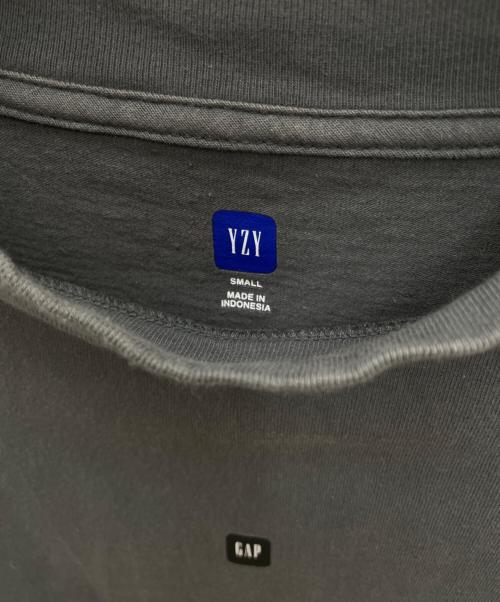 GAP（ギャップ）GAP (ギャップ) YZY (イージー) ロゴTシャツ グレー サイズ:Sの古着・服飾アイテム