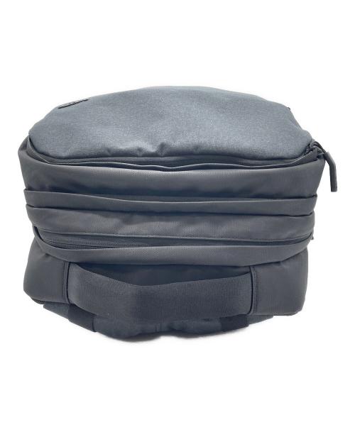 Incase（インケース）Incase (インケース) リュック グレーの古着・服飾アイテム