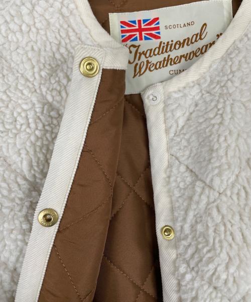 Traditional Weatherwear（トラディショナルウェザーウェア）Traditional Weatherwear (トラディショナルウェザーウェア) キルティングボアコート アイボリー×ブラウン サイズ:不明の古着・服飾アイテム
