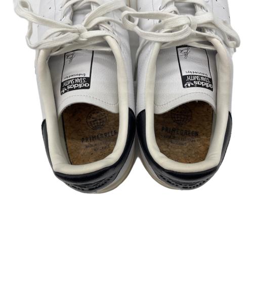 adidas（アディダス）adidas (アディダス) スニーカー ホワイト×ブラック サイズ:28の古着・服飾アイテム