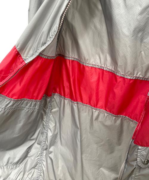 THE NORTHFACE PURPLELABEL（ザ・ノースフェイス パープルレーベル）THE NORTHFACE PURPLELABEL (ザ・ノースフェイス パープルレーベル) MOUNTAIN WIND PARKA グレー×レッド サイズ:Mの古着・服飾アイテム