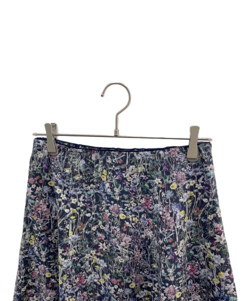 AMACA（アマカ）AMACA (アマカ) LIBERTY (リバティ) ワイルドフラワーフレアスカート ネイビー サイズ:40の古着・服飾アイテム