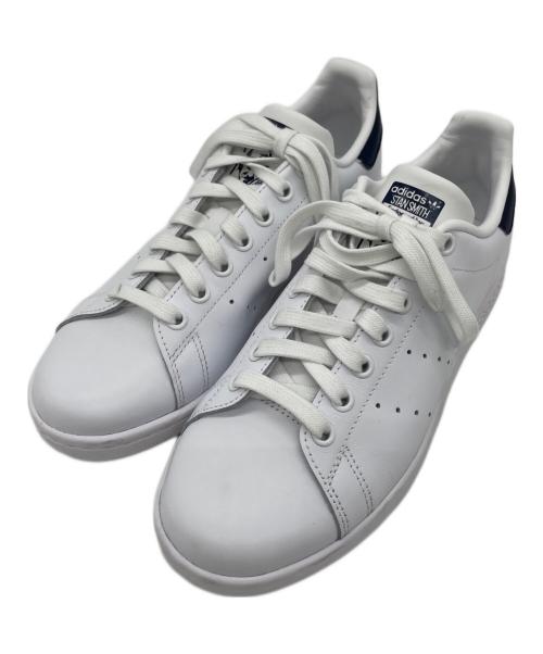 adidas（アディダス）adidas (アディダス) スニーカー ホワイト×ネイビー サイズ:24の古着・服飾アイテム