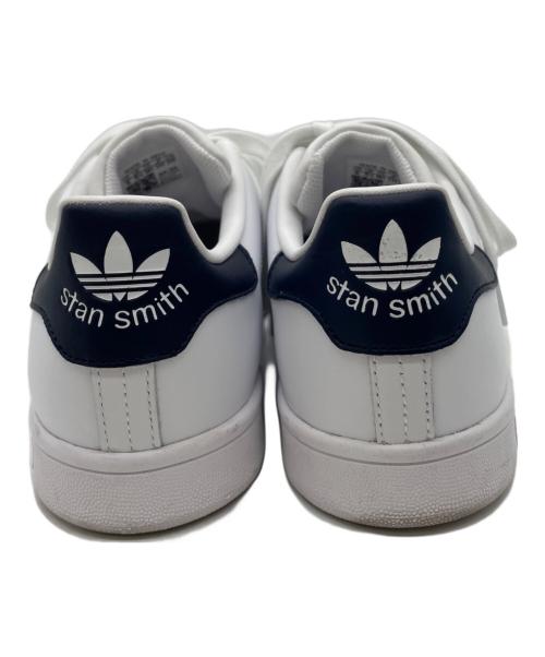 adidas（アディダス）adidas (アディダス) スニーカー ホワイト×ネイビー サイズ:24の古着・服飾アイテム