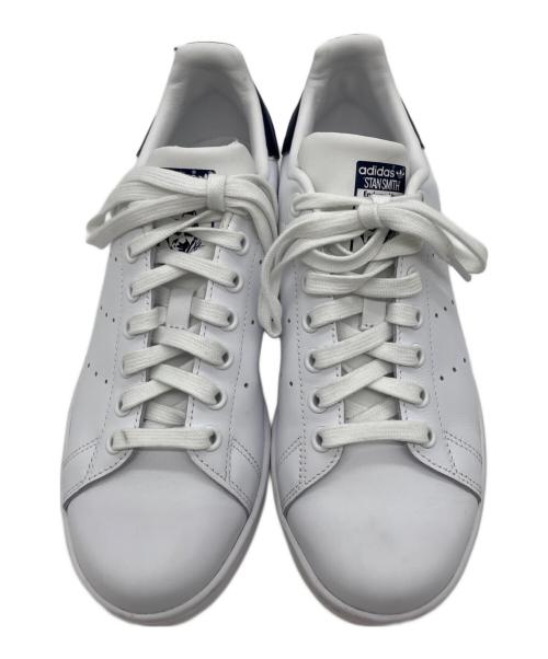 adidas（アディダス）adidas (アディダス) スニーカー ホワイト×ネイビー サイズ:24の古着・服飾アイテム