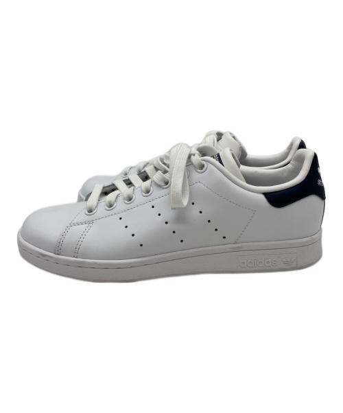 adidas（アディダス）adidas (アディダス) スニーカー ホワイト×ネイビー サイズ:24の古着・服飾アイテム