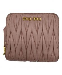 MIU MIU（ミュウミュウ）の古着「2つ折り財布」｜ピンク