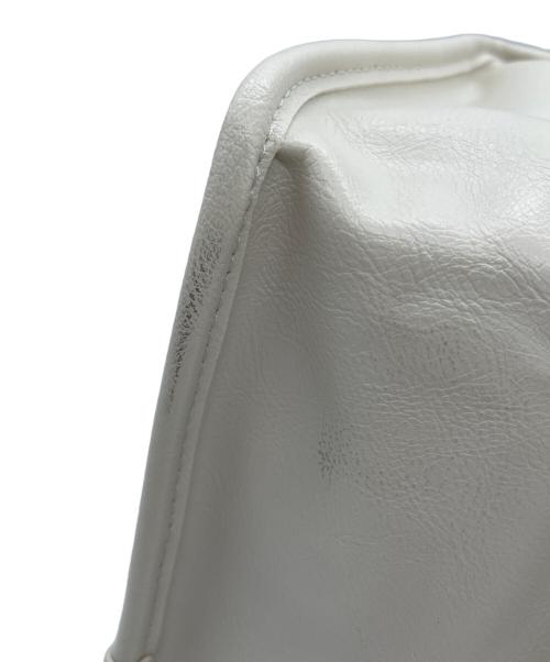 Calvin Klein Jeans（カルバンクラインジーンズ）Calvin Klein Jeans (カルバンクラインジーンズ) チェーンショルダーバッグ ホワイトの古着・服飾アイテム