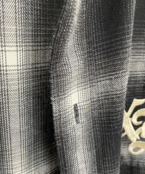 X-LARGE（エクストララージ）X-LARGE (エクストララージ) OLD ENGLISH L/S FLANNEL SHIRT ブラック サイズ:Lの古着・服飾アイテム