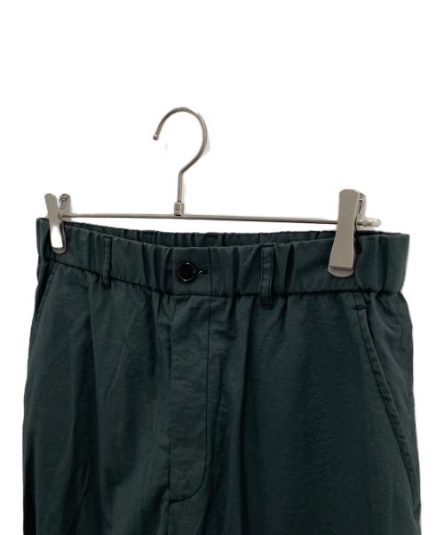 H BEAUTY&YOUTH（エイチ ビューティー&ユース）H BEAUTY&YOUTH (エイチ ビューティー&ユース) COTTON×NYLON BALLOON TAPERED PANTS グリーン サイズ:Lの古着・服飾アイテム