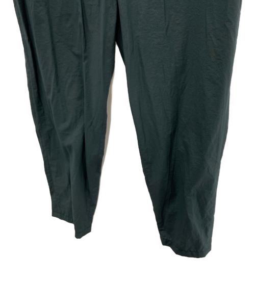 H BEAUTY&YOUTH（エイチ ビューティー&ユース）H BEAUTY&YOUTH (エイチ ビューティー&ユース) COTTON×NYLON BALLOON TAPERED PANTS グリーン サイズ:Lの古着・服飾アイテム