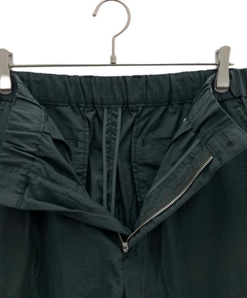 H BEAUTY&YOUTH（エイチ ビューティー&ユース）H BEAUTY&YOUTH (エイチ ビューティー&ユース) COTTON×NYLON BALLOON TAPERED PANTS グリーン サイズ:Lの古着・服飾アイテム