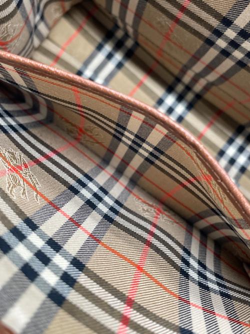 Burberry's（バーバリーズ）Burberry's (バーバリーズ) ショルダーバッグ ブラウンの古着・服飾アイテム