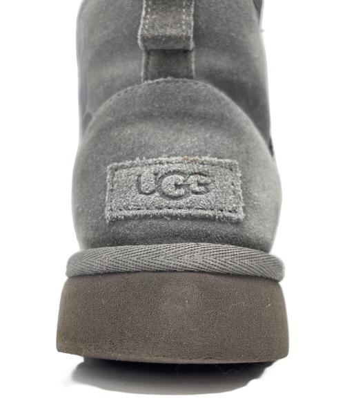 UGG（アグ）UGG (アグ) ミニラバーロゴブーツ グレー サイズ:24の古着・服飾アイテム