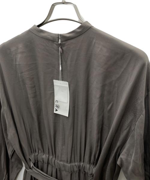 SACRA（サクラ）SACRA (サクラ) 長袖ワンピース カーキ サイズ:38 未使用品の古着・服飾アイテム