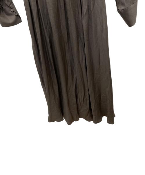 SACRA（サクラ）SACRA (サクラ) 長袖ワンピース カーキ サイズ:38 未使用品の古着・服飾アイテム
