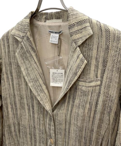 ISSEY MIYAKE（イッセイミヤケ）ISSEY MIYAKE (イッセイミヤケ) ロングコート ベージュ サイズ:2の古着・服飾アイテム