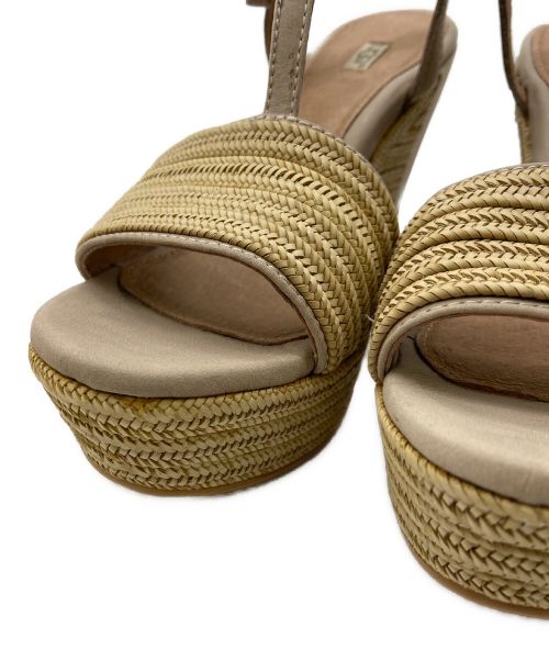 UGG（アグ）UGG (アグ) サンダル ベージュ サイズ:23cmの古着・服飾アイテム