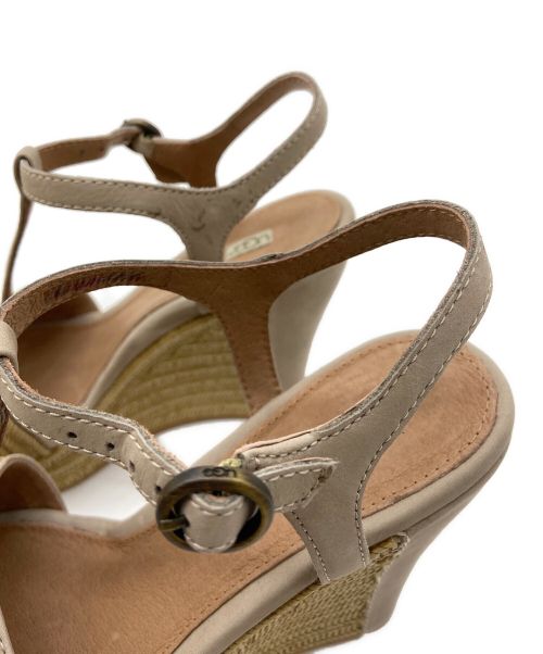 UGG（アグ）UGG (アグ) サンダル ベージュ サイズ:23cmの古着・服飾アイテム