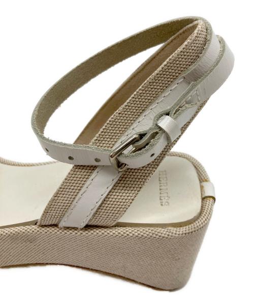 HERMES（エルメス）HERMES (エルメス) サンダル ホワイト×ベージュ サイズ:37の古着・服飾アイテム