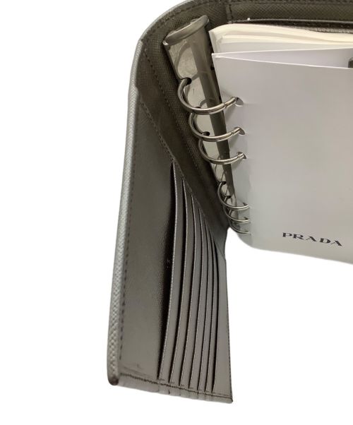 PRADA（プラダ）PRADA (プラダ) 手帳カバー シルバーの古着・服飾アイテム