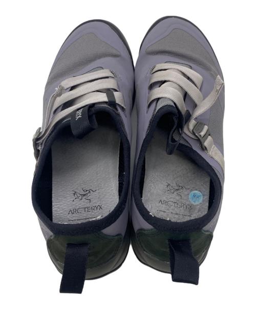 ARC'TERYX（アークテリクス）ARC'TERYX (アークテリクス) スニーカー ラベンダー×グレー サイズ:24.5cmの古着・服飾アイテム