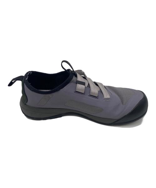 ARC'TERYX（アークテリクス）ARC'TERYX (アークテリクス) スニーカー ラベンダー×グレー サイズ:24.5cmの古着・服飾アイテム