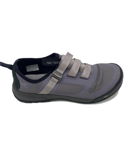 ARC'TERYX（アークテリクス）ARC'TERYX (アークテリクス) スニーカー ラベンダー×グレー サイズ:24.5cmの古着・服飾アイテム