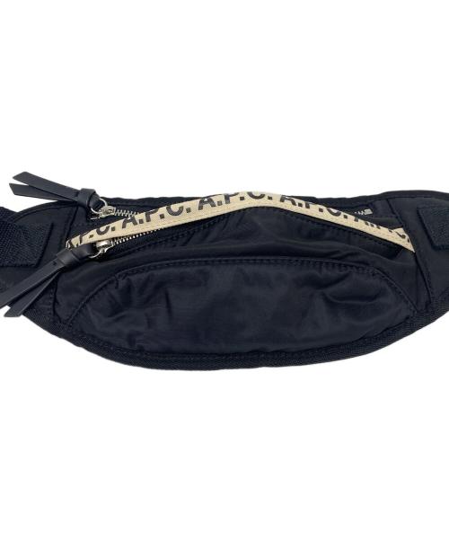 A.P.C.（アーペーセー）A.P.C. (アーペーセー) ボディーバッグ ブラック×アイボリーの古着・服飾アイテム