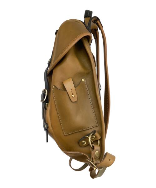 Herz（ヘルツ）Herz (ヘルツ) 半かぶせの二本ベルトリュック キャメル×ブラックの古着・服飾アイテム